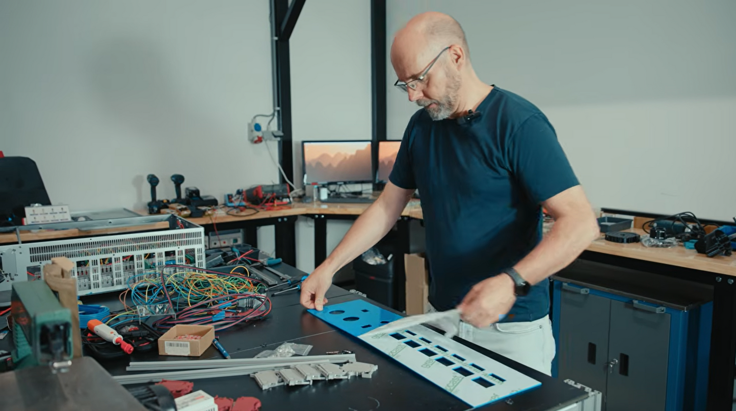 Rob bouwt een CNC-machine om een hypercar te bouwen