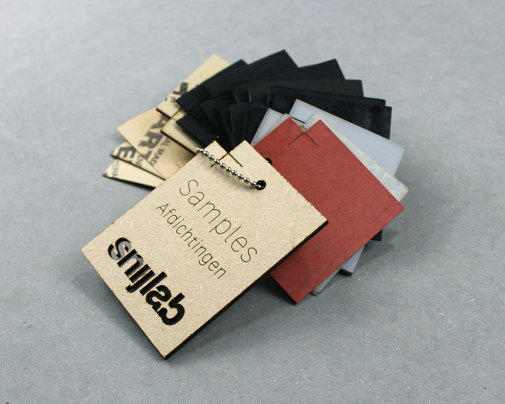 Material sample chain for laser cutting