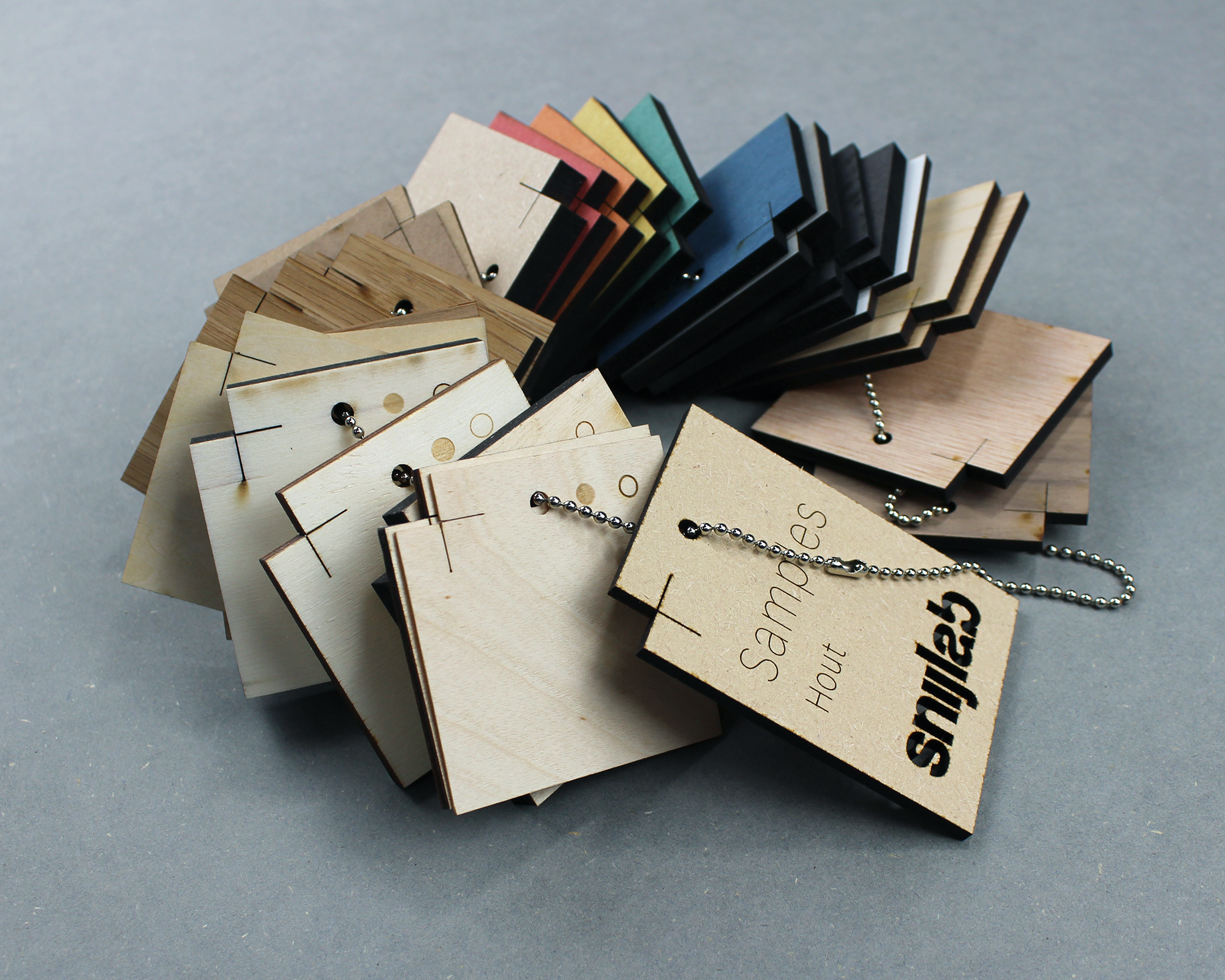 Material sample chain for laser cutting