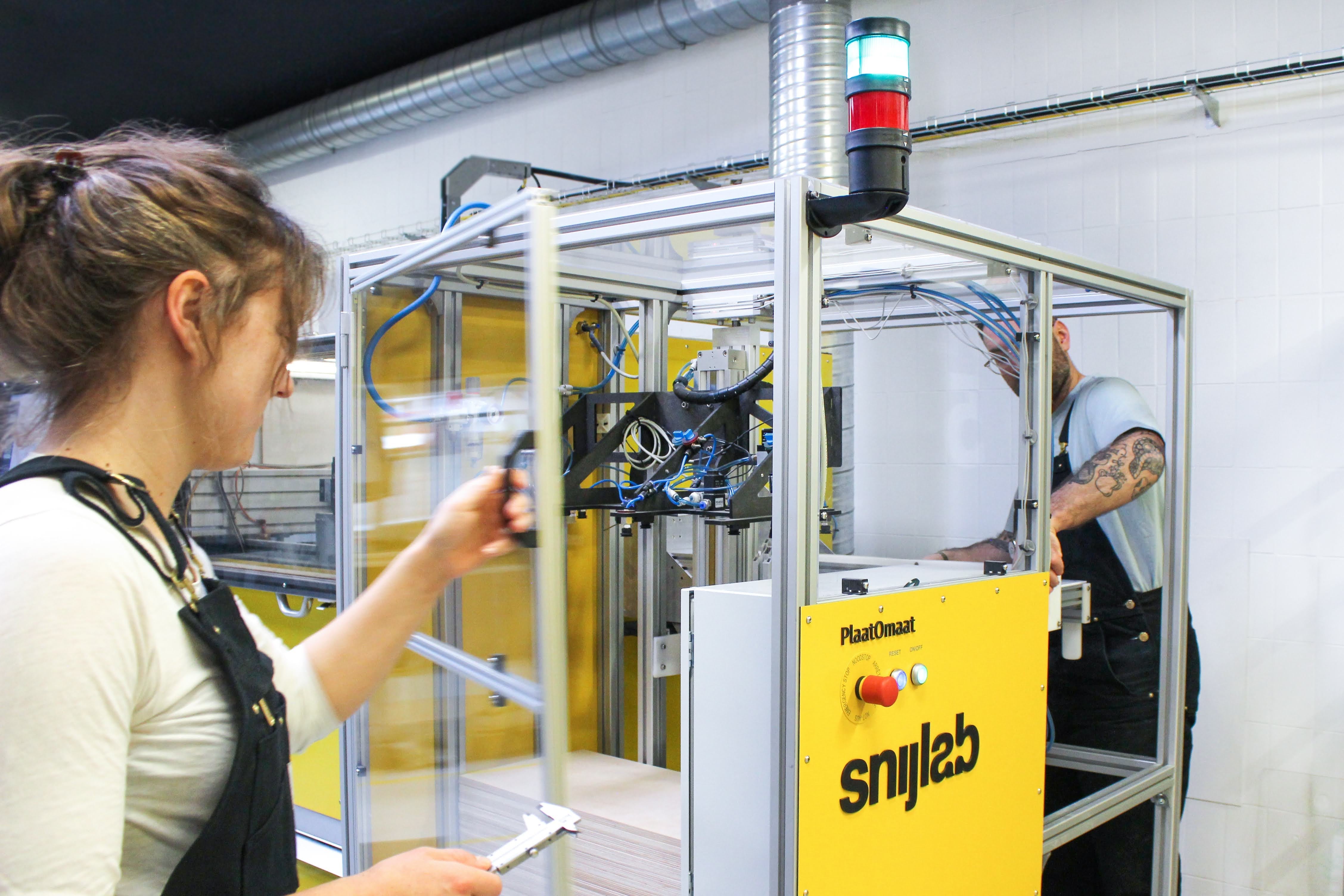 laser operators inspecting automation equipment in the snijlab workshop