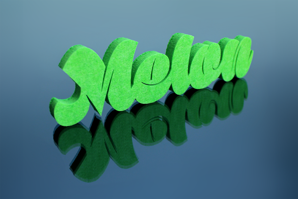 Logotekst lasergesneden uit groen PET-vilt