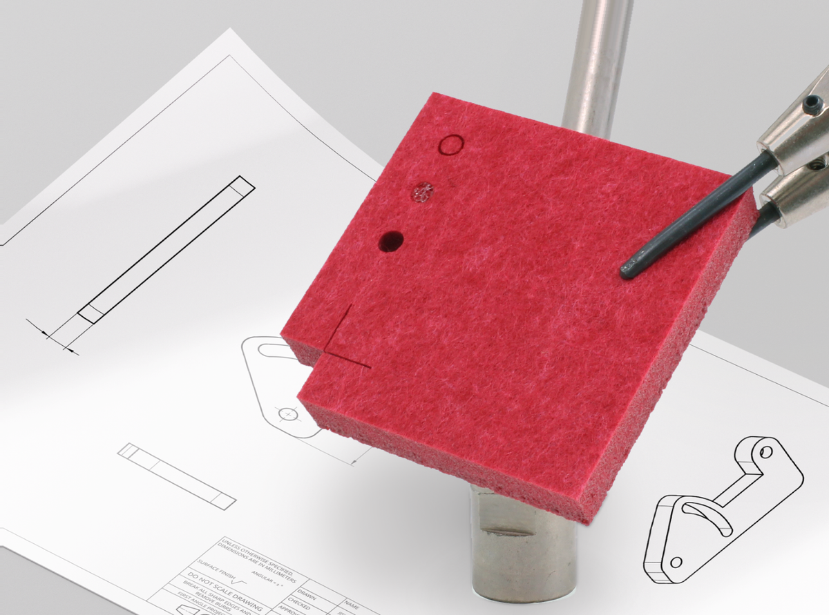 Lasergesneden proefstuk uit PET-vilt rood 9 mm